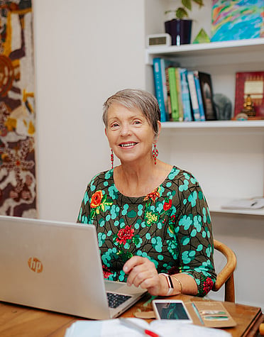 Yolanda Cholmonderley Smith - Psychic Readings