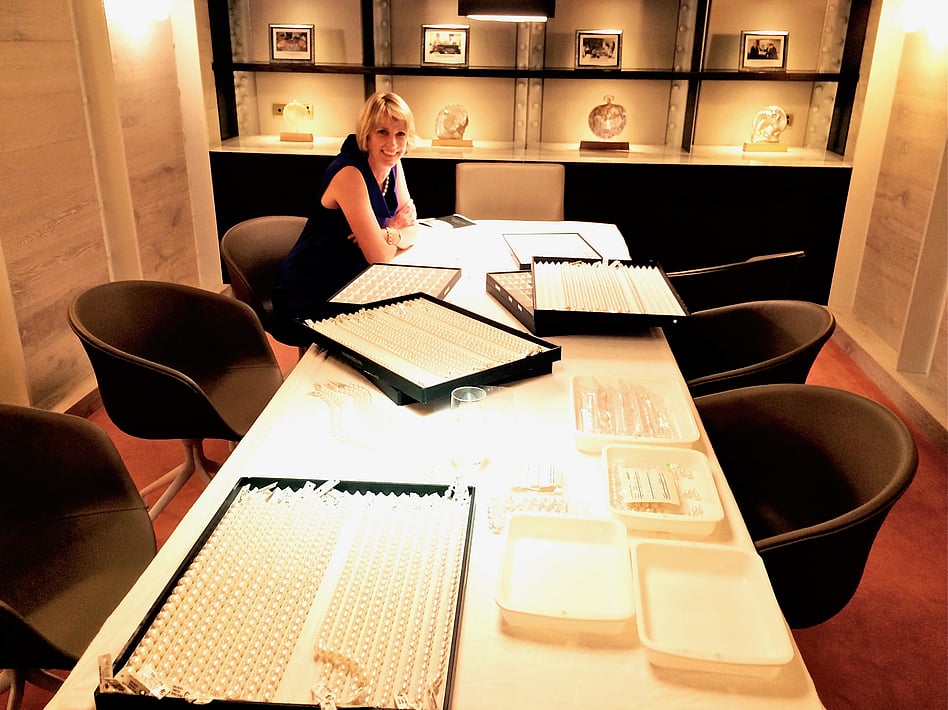 Buying pearls at Paspaley