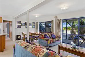 SEABREEZE - DOWNSTAIRS APARTMENT