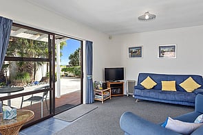 THE BACH - REAR ONE ROOM APARTMENT