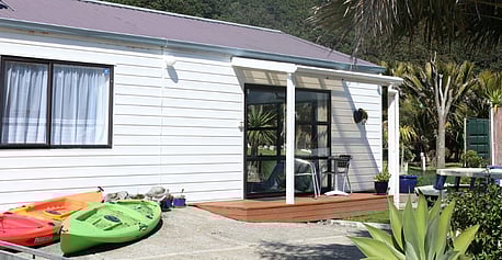 THE BACH - REAR ONE ROOM APARTMENT