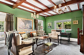 Wall Treats Auckland &ndash; 100-year-old heritage zoned manor repaint at Hillpark, exquisite interior painting near Auckland Botanical Gardens