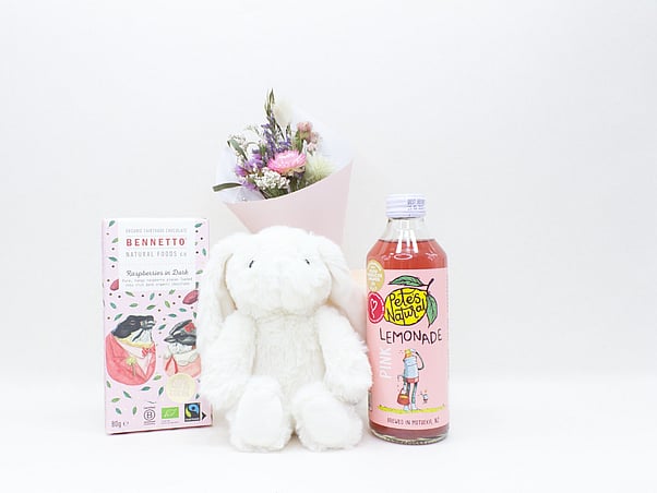 The Cute gift box NZ — NZ-made gift box with Lily & George teddy, dried flowers, chocolate and alcohol-free drink