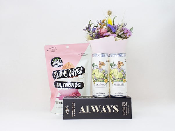 Beautiful NZ Gift with Dried Flowers, Wine and Dried Flowers