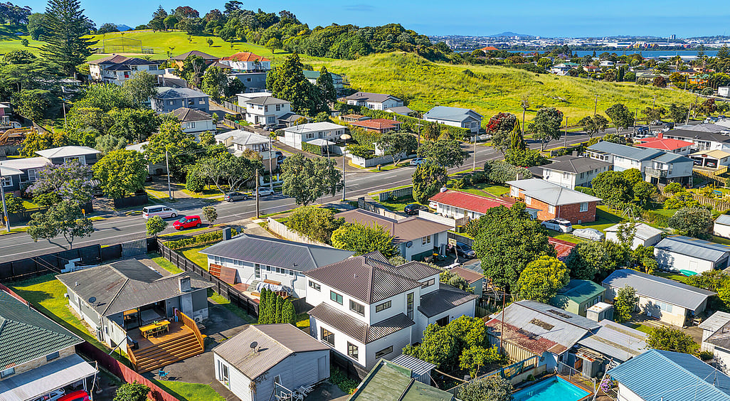 Wide view of Eden Construction’s new build house on Mountain Road, Mangere Bridge, Auckland.