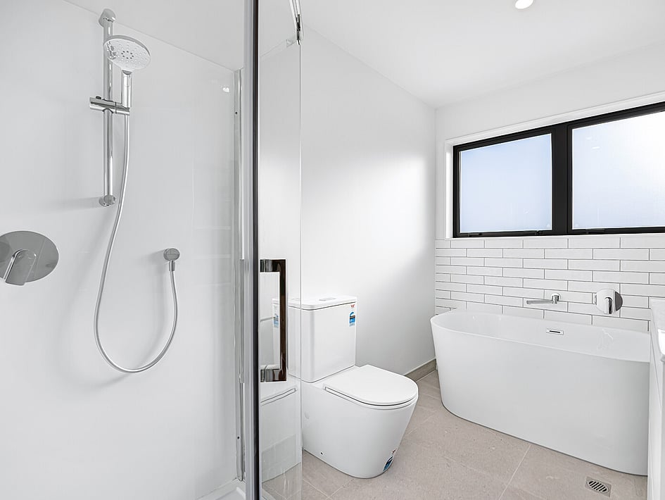 Bathroom with white subway tiles in Eden Construction’s new build house on Mountain Road, Mangere Bridge, Auckland.