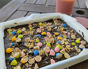 Unbaked Easter Fudge (no cocoa)