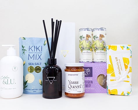 HANDWASH, CRACKERS AND ROOM DIFFUSER GIFT