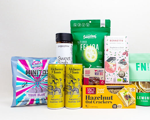 DANCING SAND GIN, CHOCOLATE, PEPPER & ME HOT HONEY, FNLEMONS