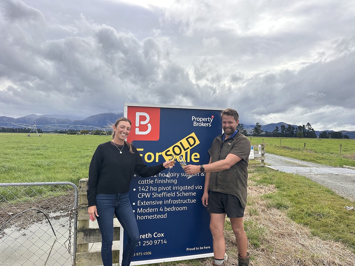 FONTERRA & ASB FIRST FARM AWARD WINNERS SIGN UP THEIR FIRST FARM | New ...