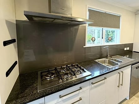 Magnetic splashback