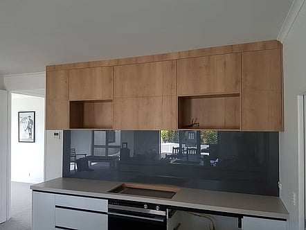 Magnetic splashback