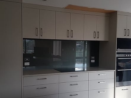 Bitumen splashback