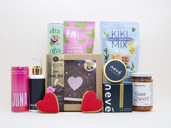 juna drink remarkables chocolate, neve candle, pepper&me, kiki mix, fn lemons