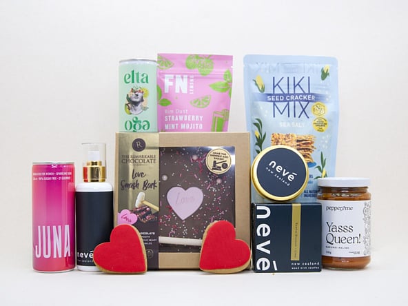 juna drink remarkables chocolate, neve candle, pepper&me, kiki mix, fn lemons