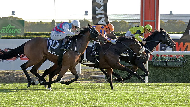 Khanshe winning the Gr.2 Travis Stakes (2000m). - Photo: Kenton Wright (Race Images)