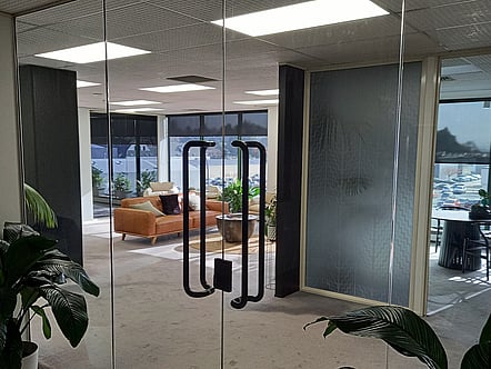 Frameless doors for a meeting room