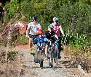 Raglan day out, Raglan surf tours, complete with classic fish and chips on the water. Hamilton tour day and adventure sightseeing
