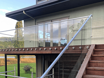 75mm stairless single disc standoffs, 12mm toughened glass and stainless top cap handrail