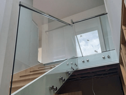 50mm stainless double disc standoffs. 12mm toughened glass and stainless top cap handrail