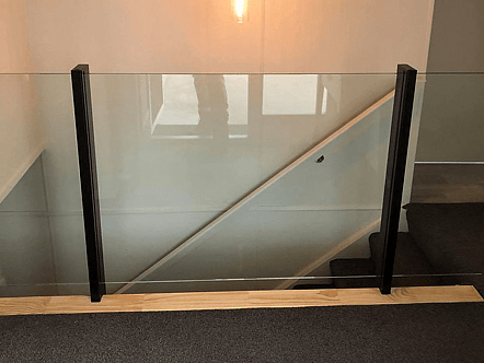 Internal staircase post system barrier with 10mm toughened glass - black finish