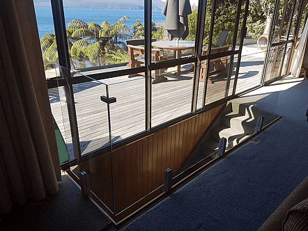 Mini post system ballustrade for internal staircase fall protection with polished corner clamp