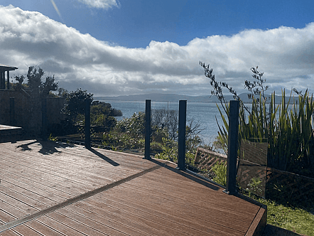Face fixed post system for wind break purposes