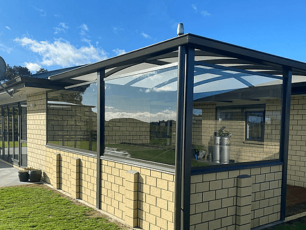 10mm toughened glass windbreak around spa area