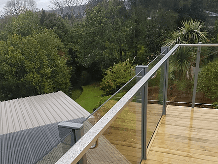 Face fixed post system balustrade