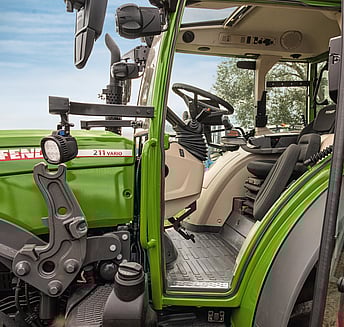 Fendt 200 Vario Cab Entry