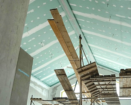 Plastering ceiling