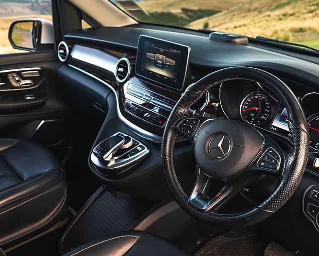 Mercedes V220d interior
