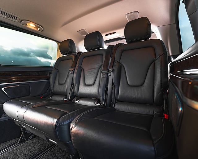 Mercedes V220d Back Row Leather Seats