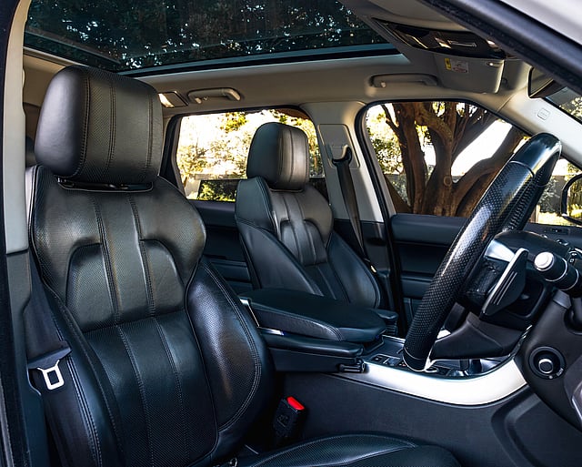 Range Rover Front Row Seats and Interior