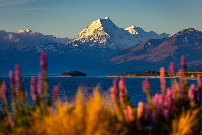 Lake Pukaki with Aoraki Mount Cook in the background