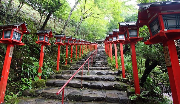 REIKI: FROM EAST TO WEST How a Japanese Path to Enlightenment Became a World Healing Art