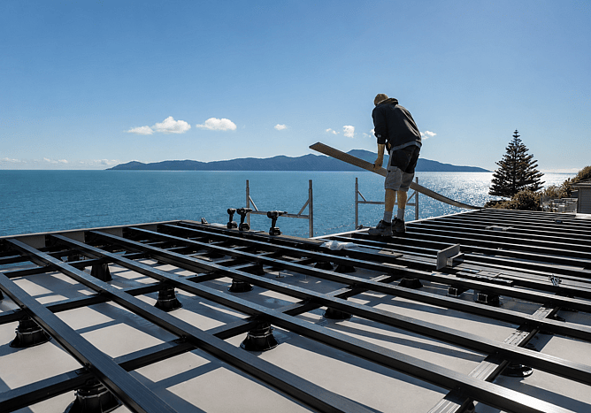 Continuous-channel UNEX Panorama frameless glass balustrade fixed to TreadTech deck system.