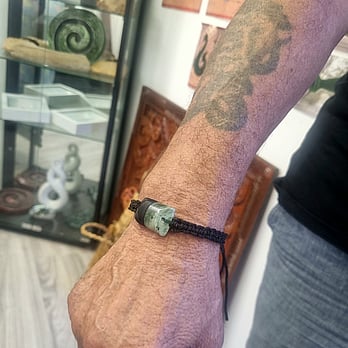 Hand Crafted New Zealand Greenstone Pounamu Toki Bracelet
