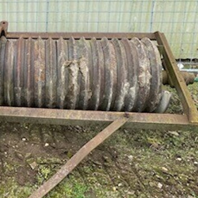 Field roller repairs welding