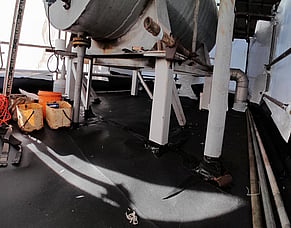 Full Containment System with Integrated Flooring