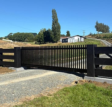 Rural Cantilever Gate for Raglan property by Alted