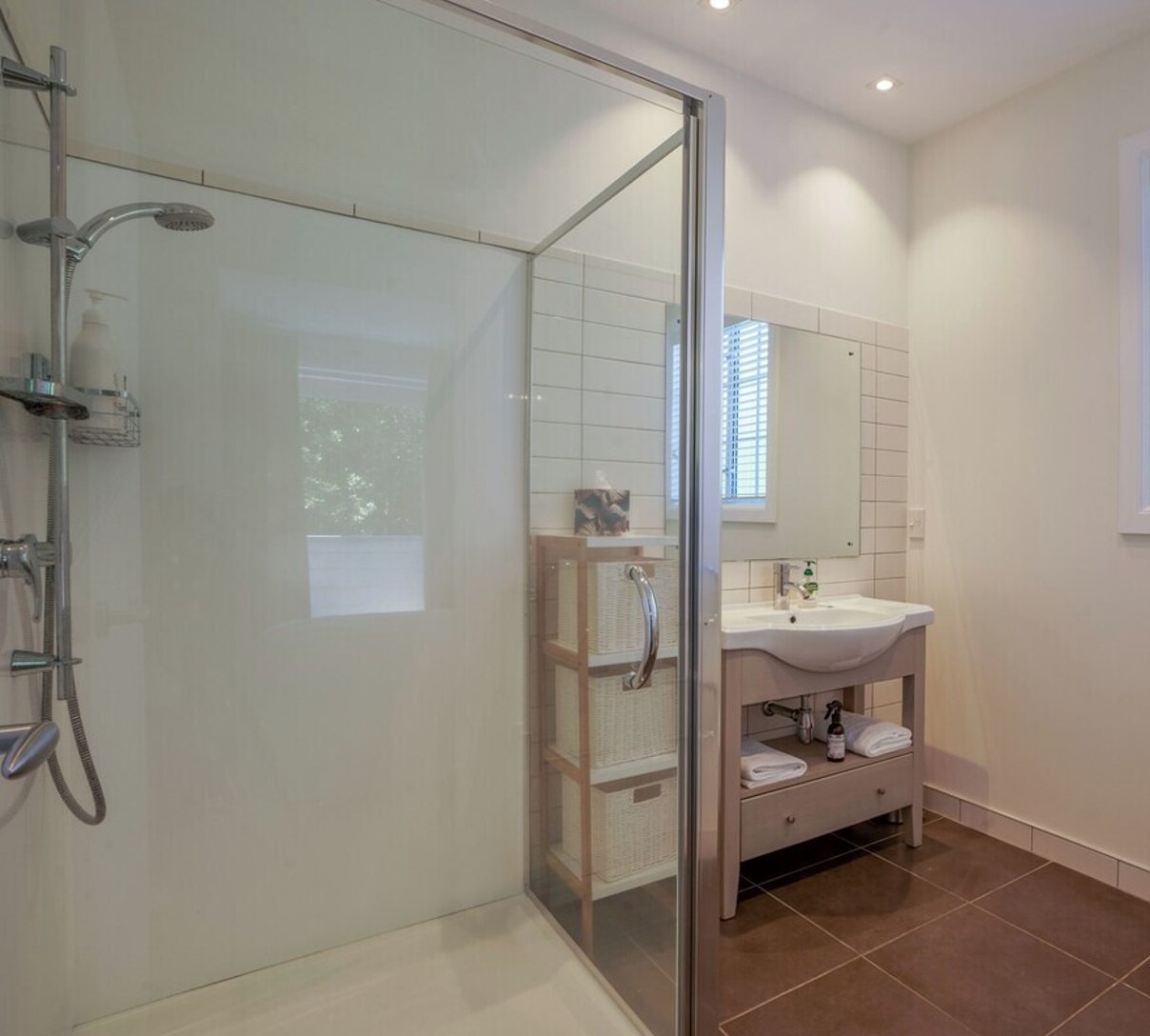 Second private ensuite bathroom featuring modern fixtures at Crab Shack Cottage