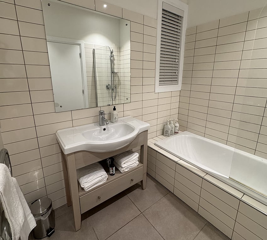 Spacious family bathroom at Crab Shack Cottage 4-bedroom accommodation Russell