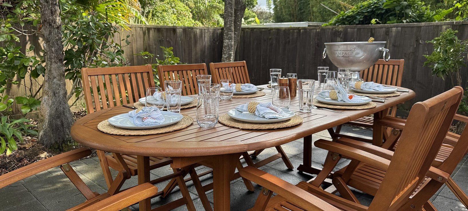 Al fresco outdoor dining table set for 8 guests at Crab Shack Cottage in Russell