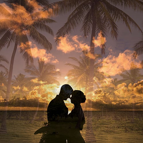 Couple celebrating a destination wedding in Rarotonga with lagoon views and tropical scenery.