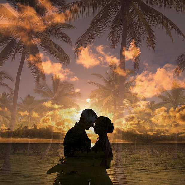 Couple celebrating a destination wedding in Rarotonga with lagoon views and tropical scenery.