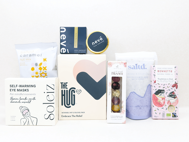 Deluxe Pamper gift box NZ — premium NZ-made gifts including Nevé candle, Bennetto chocolate and Soleiz eye mask
