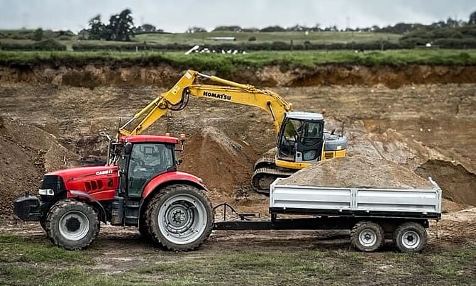 Global 12 Tonne Tip Trailer being loaded with sand