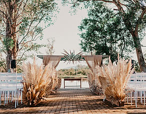 Indoor vs Outdoor Weddings: Which Is Right for Your Big Day?