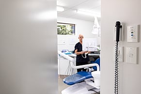 Teeth whitening at home vs at the dentist: what actually works in New Zealand.
